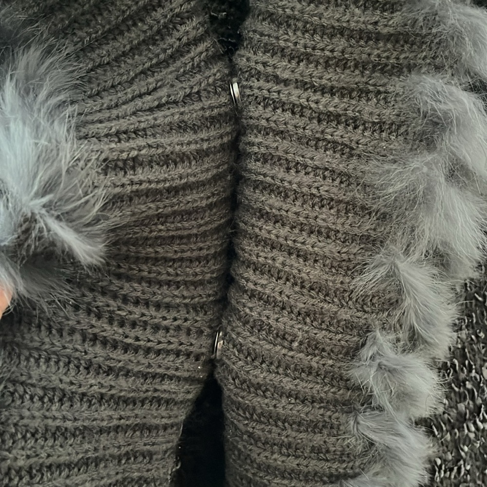 [2XL]Sioni Snap Button Rabbit Fur Trim Mixed Texture Cardigan - Picture 4 of 13